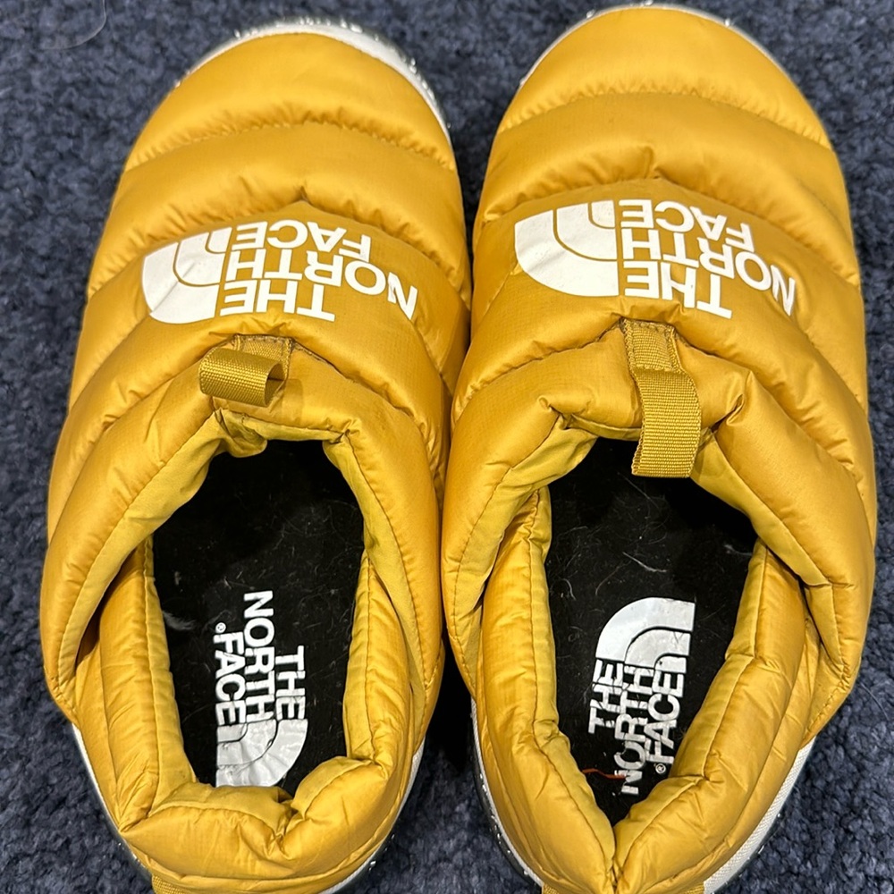North face slipper, shoes used, but in good condition